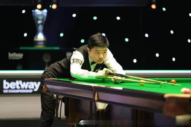 当时他在费 当时他在费